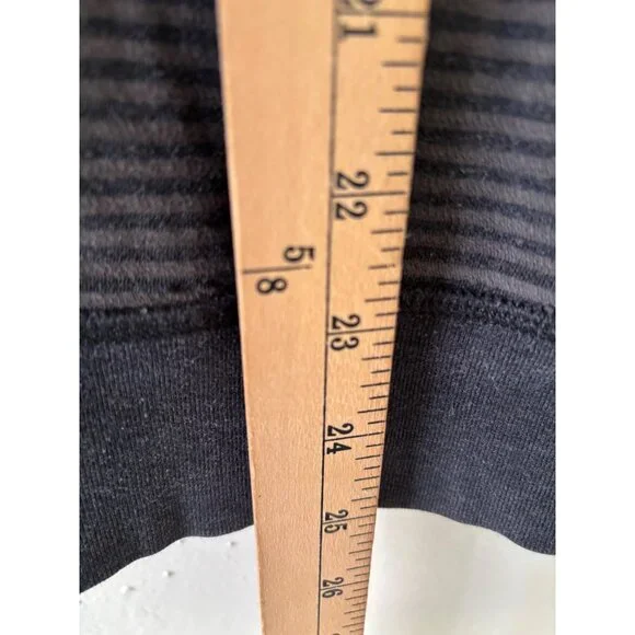 Lululemon Gray Striped Crewneck Reversible Sweatshirt Womens 4 - Picture 8 of 10